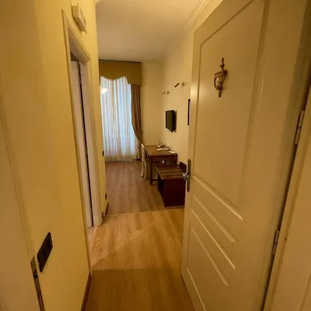 Pensión Le Petit Real Roma
