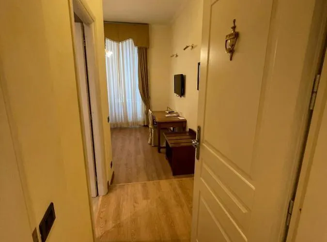 Konukevi Le Petit Real Roma